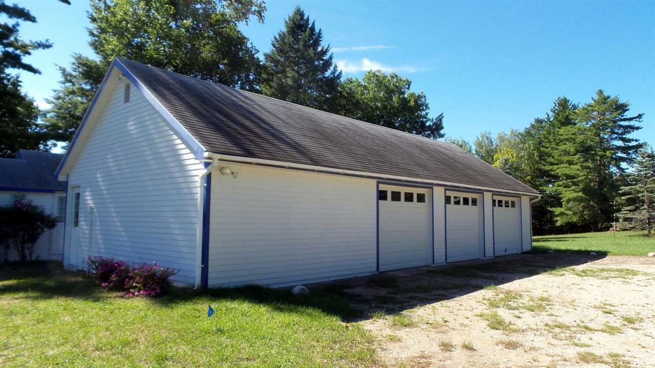 9271 MacArthur Road Levering, MI 49755 - Photo 4 of 15 1824323-3.JPG