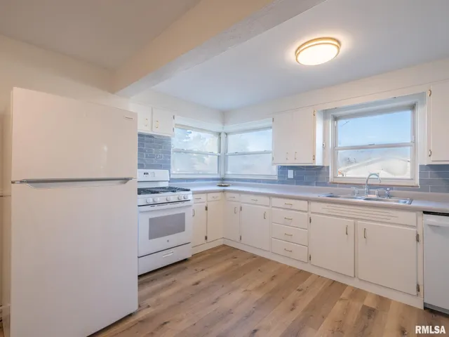 $169,900 | 1328 North 11th Street, Pekin, IL 61554