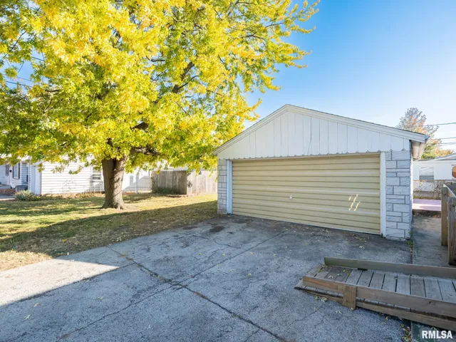 $169,900 | 1328 North 11th Street, Pekin, IL 61554