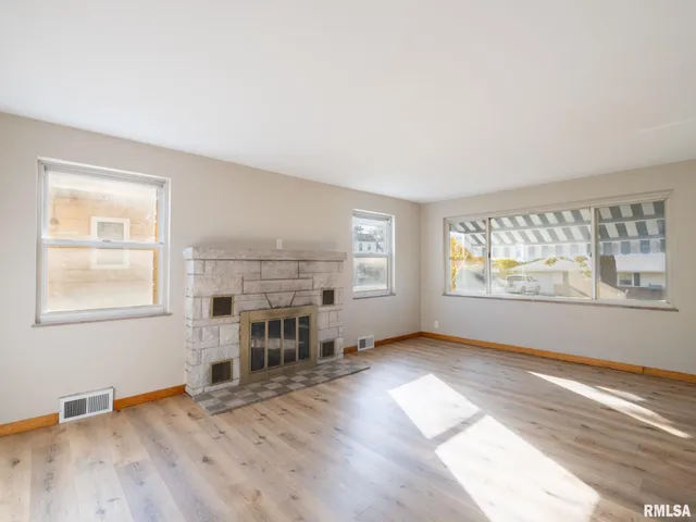 $169,900 | 1328 North 11th Street, Pekin, IL 61554