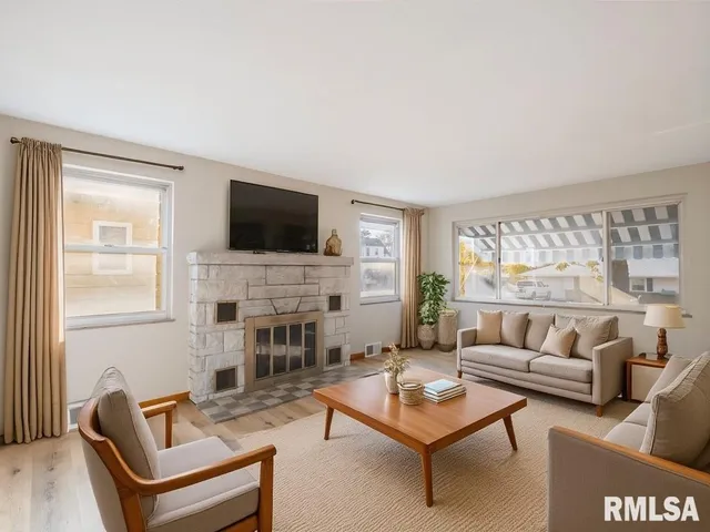 $169,900 | 1328 North 11th Street, Pekin, IL 61554