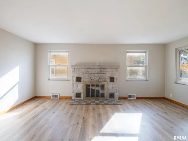 $169,900 | 1328 North 11th Street, Pekin, IL 61554