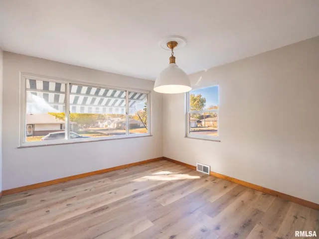 $169,900 | 1328 North 11th Street, Pekin, IL 61554