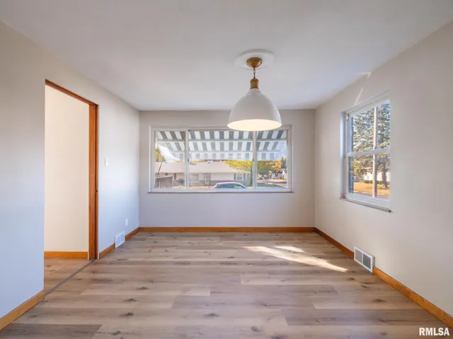 $169,900 | 1328 North 11th Street, Pekin, IL 61554