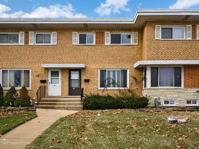 $2,250 | 68 North Albert Street, Mount Prospect, IL 60056