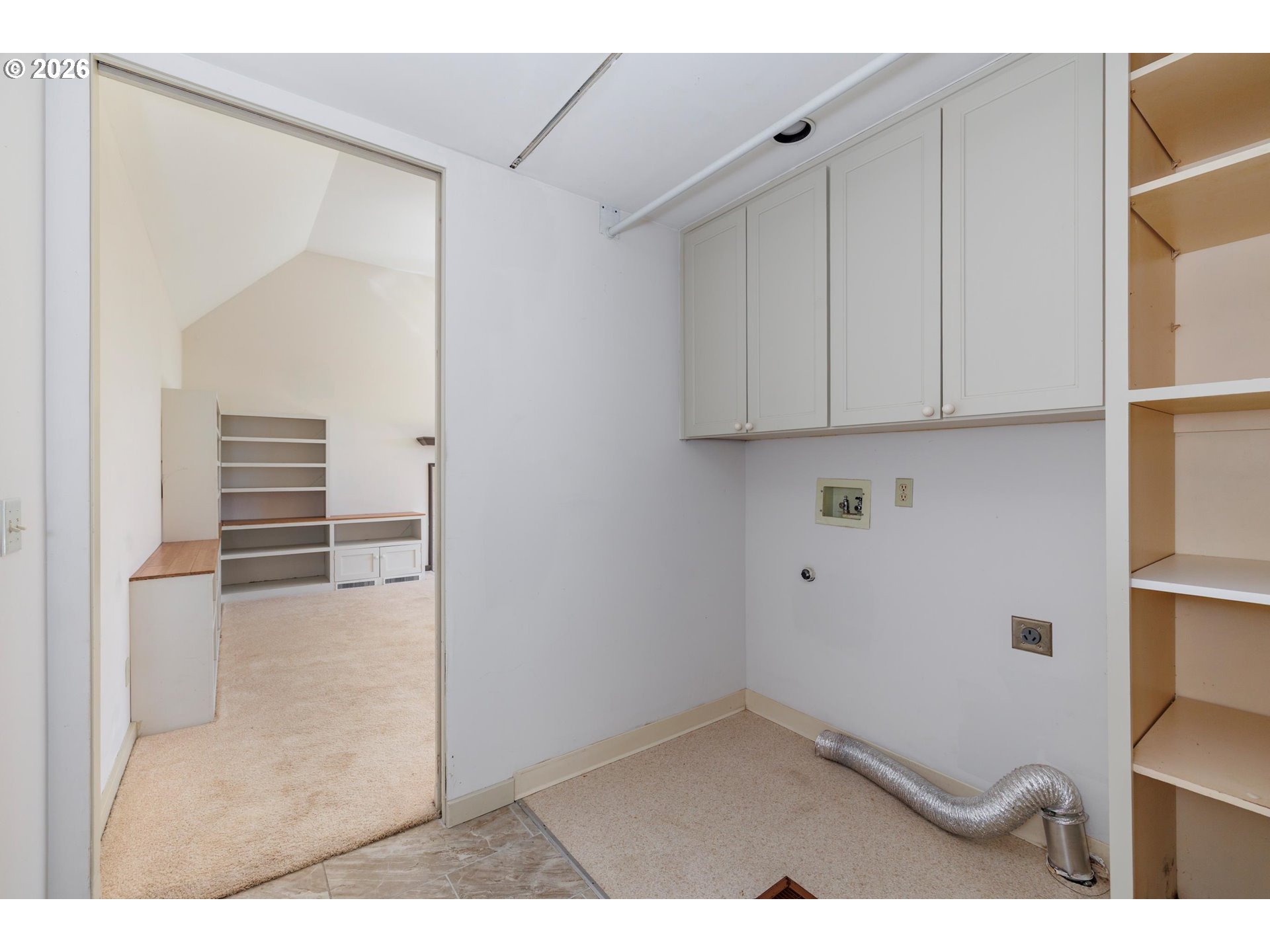 3251 Southwest Redmond Hill Road McMinnville, OR 97128 - Photo 21 of 46 a view of an empty room