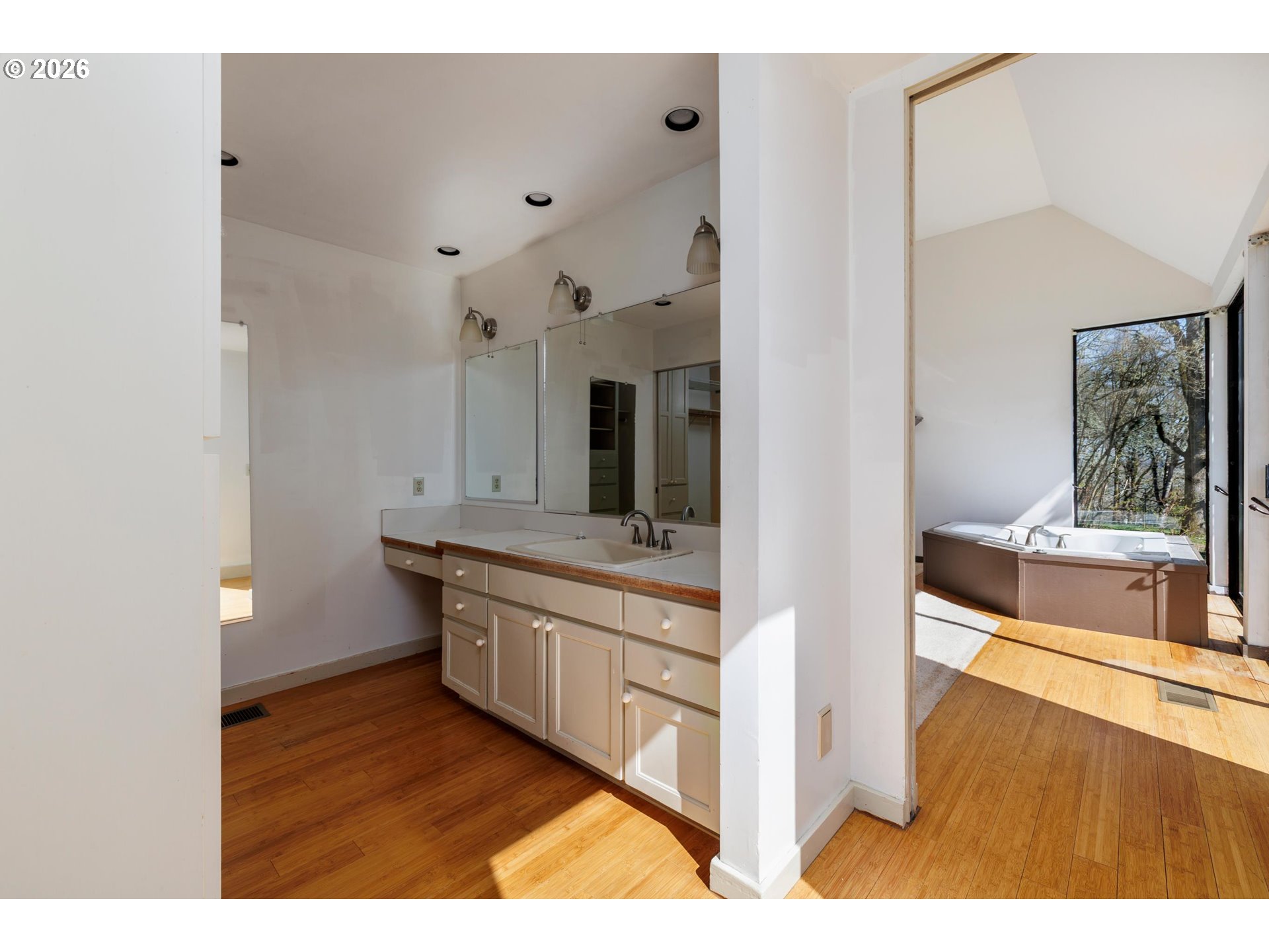 3251 Southwest Redmond Hill Road McMinnville, OR 97128 - Photo 25 of 46 a view of a living room and bathroom