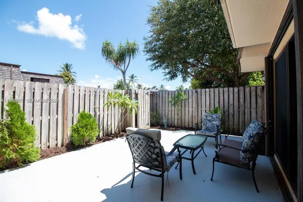 $2,075 | 351 Lake Arbor Drive, Palm Springs, FL 33461