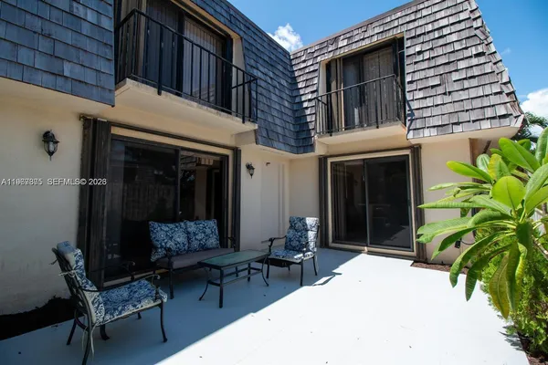 $2,075 | 351 Lake Arbor Drive, Palm Springs, FL 33461