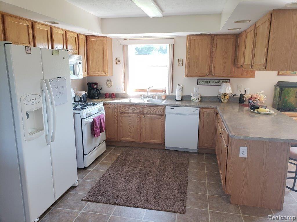6760 Fostoria Road Otter Lake, MI 48464 - Photo 14 of 44 Kitchen