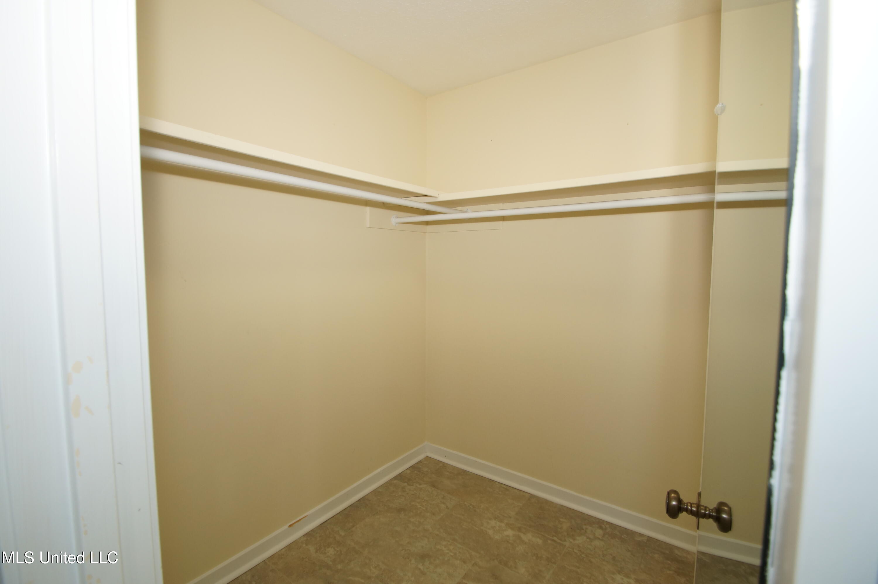 5365 River Thames Road Jackson, MS 39211 - Photo 25 of 44 DSC06407