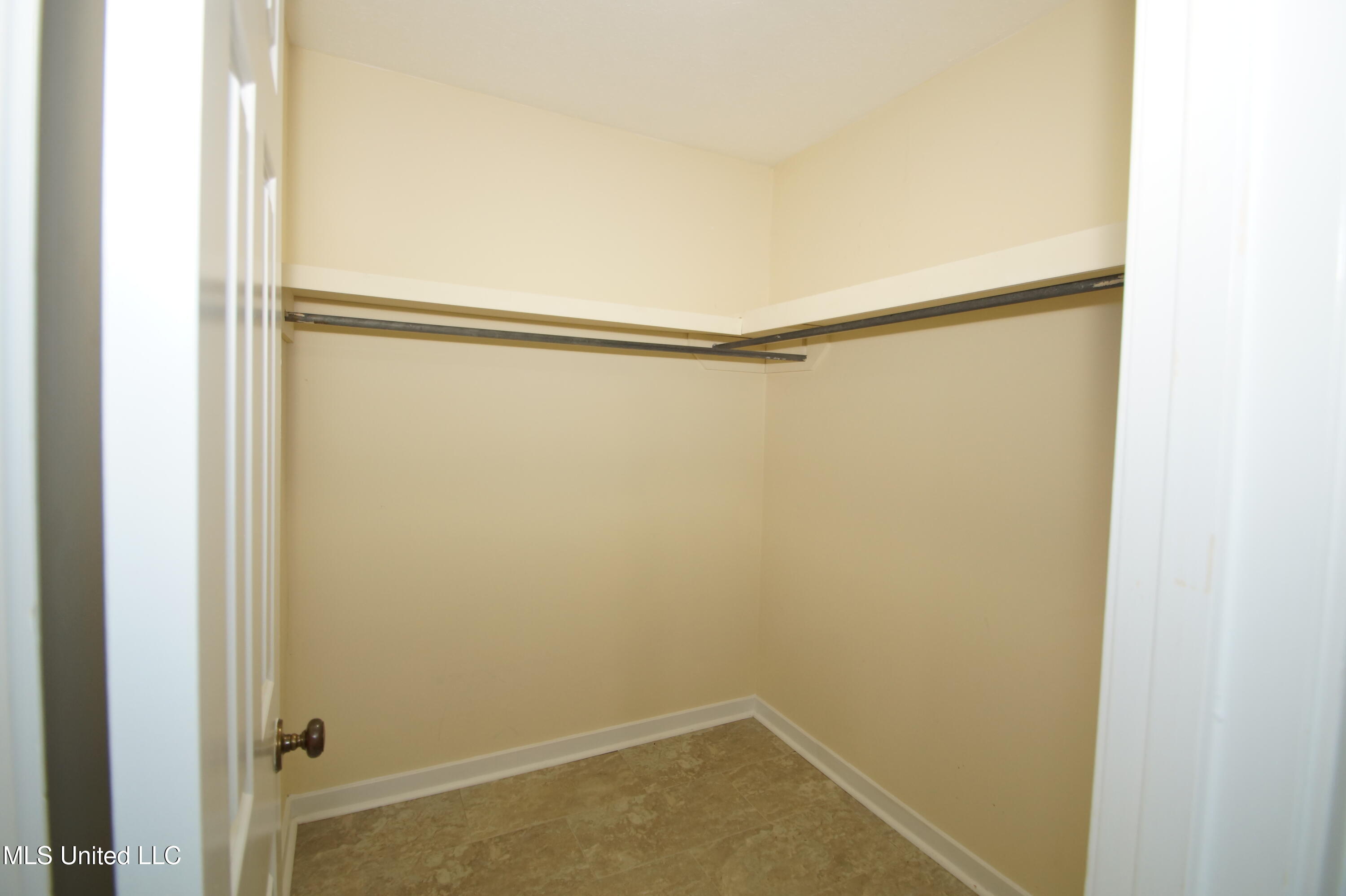 5365 River Thames Road Jackson, MS 39211 - Photo 26 of 44 DSC06408