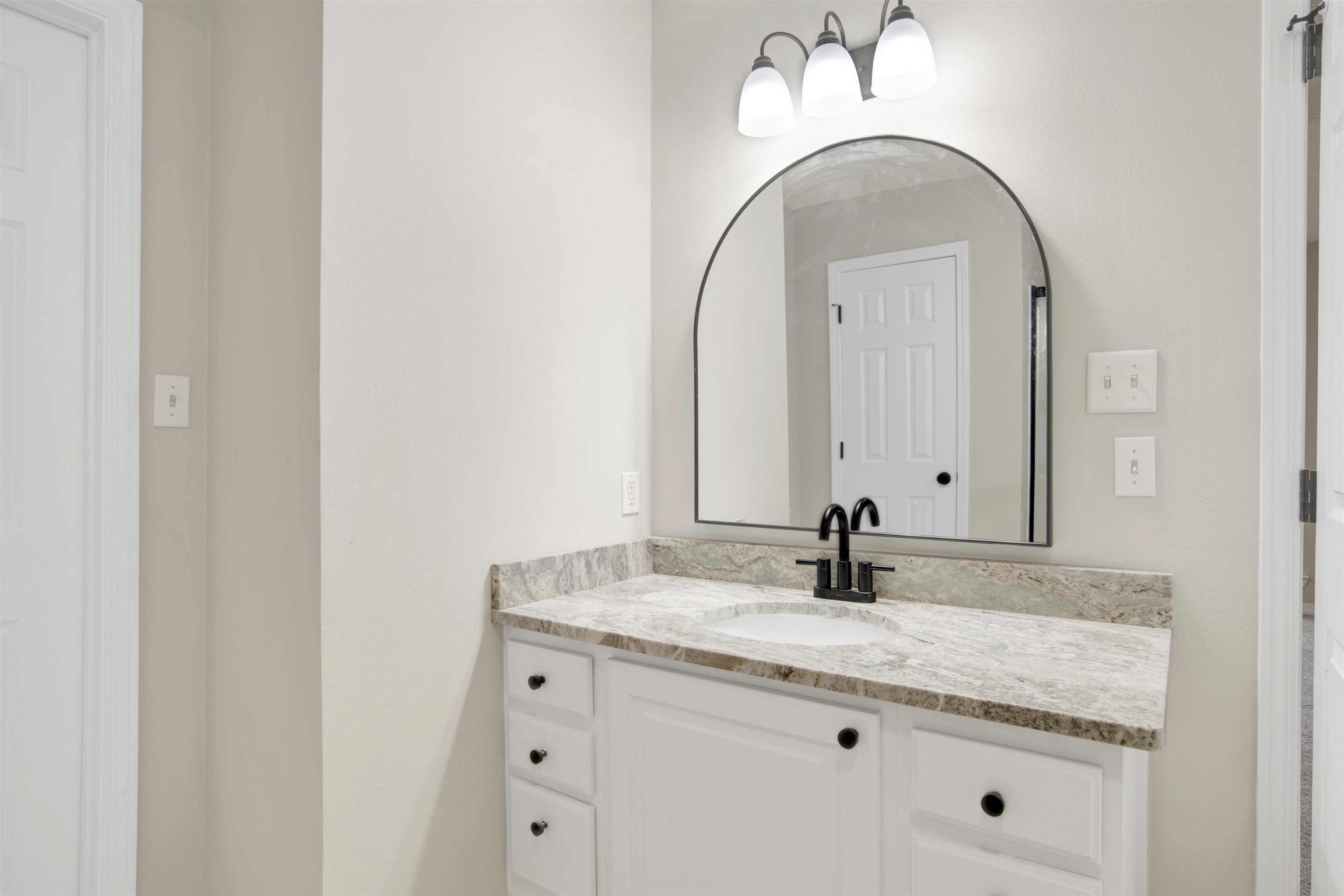9825 Fairway Drive Foley, AL 36535 - Photo 25 of 39 Bathroom