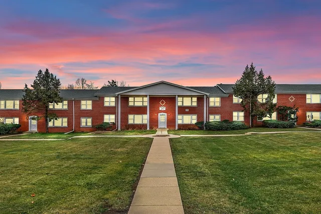 $205,000 | 209 Johnson Street, Unit 1B, Palatine, IL 60067