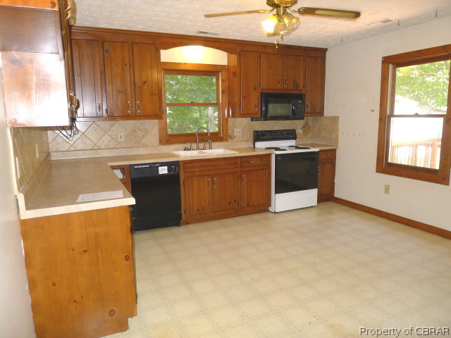 8673 Tanyard Landing Road Gloucester, VA 23061 - Photo 2 of 11