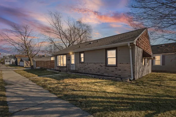 a view of a yard in front of a house