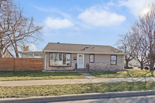 $289,000 | 9301 South 54th Court, Oak Lawn, IL 60453