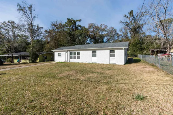$1,750 | 406 Essex Drive, Tallahassee, FL 32304