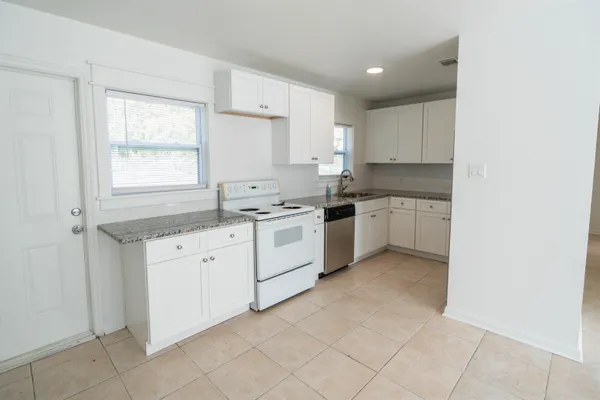 $1,750 | 406 Essex Drive, Tallahassee, FL 32304