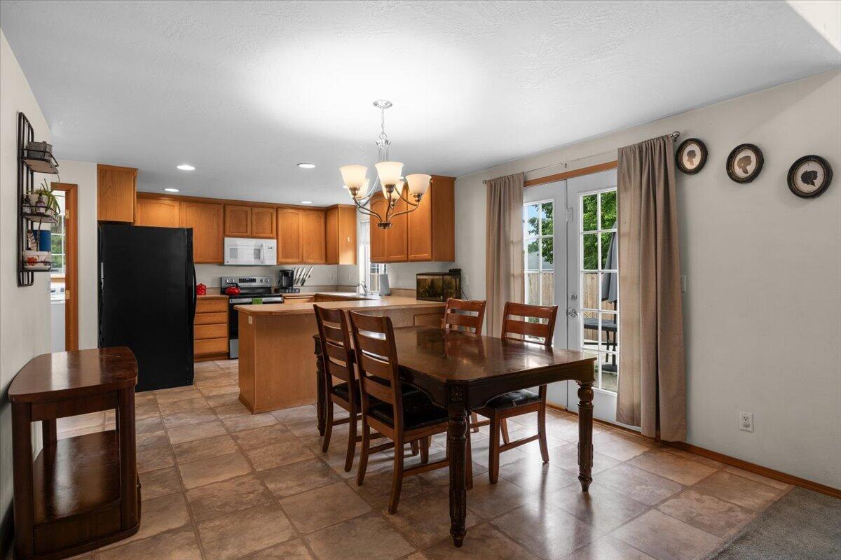 752 Mallory Court Central Point, OR 97502 - Photo 11 of 32 a view of a dining room with furniture