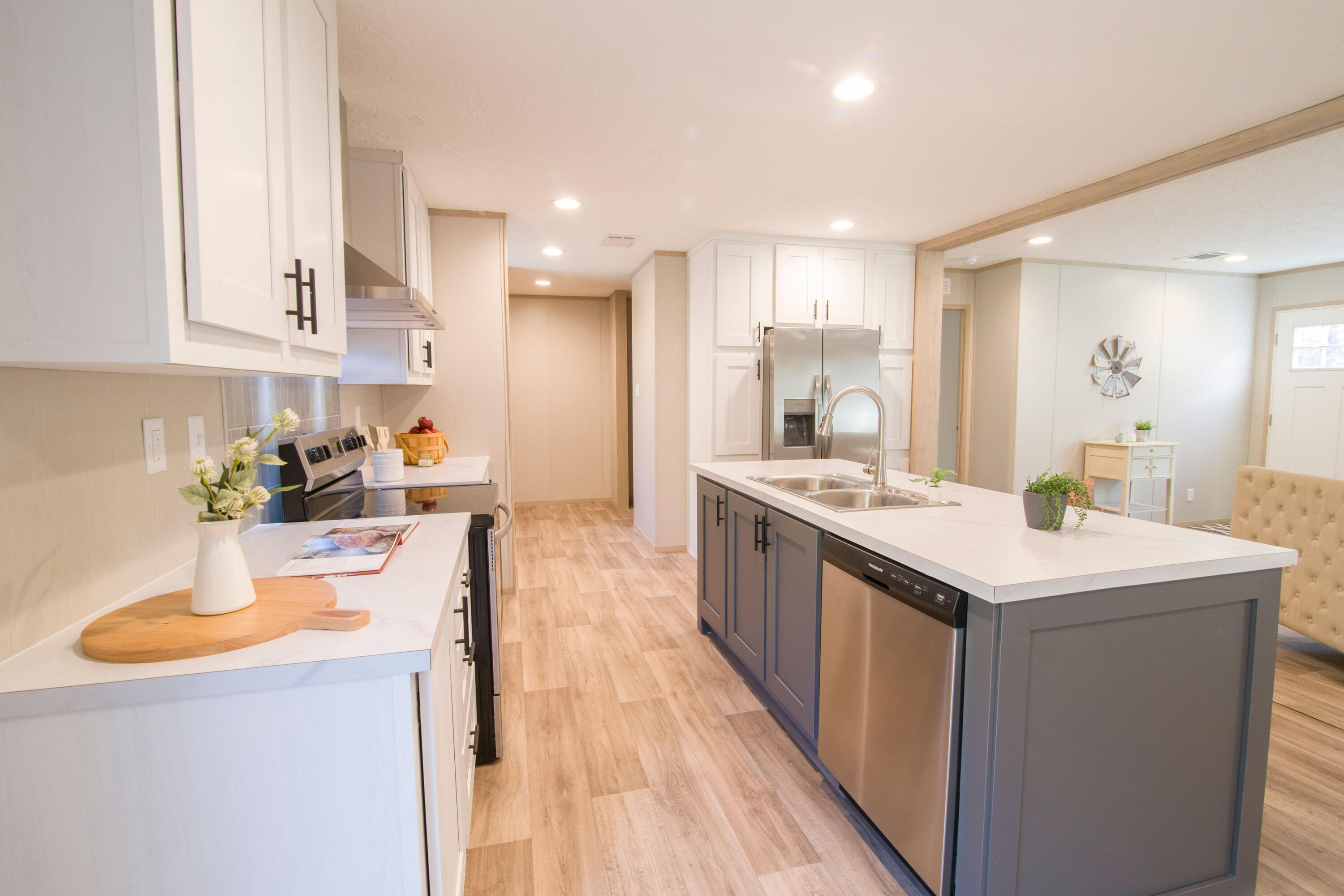 1358 Givhans Road Ridgeville, SC 29472 - Photo 11 of 24 kitchen5