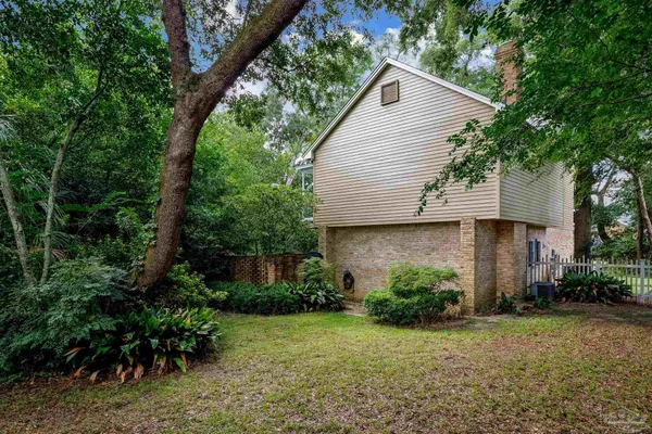 $2,600 | 424 West Lee Street, Pensacola, FL 32501
