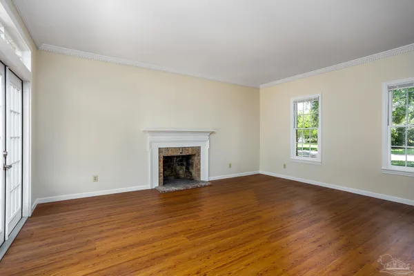 $2,600 | 424 West Lee Street, Pensacola, FL 32501