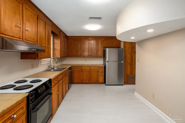 $2,600 | 424 West Lee Street, Pensacola, FL 32501