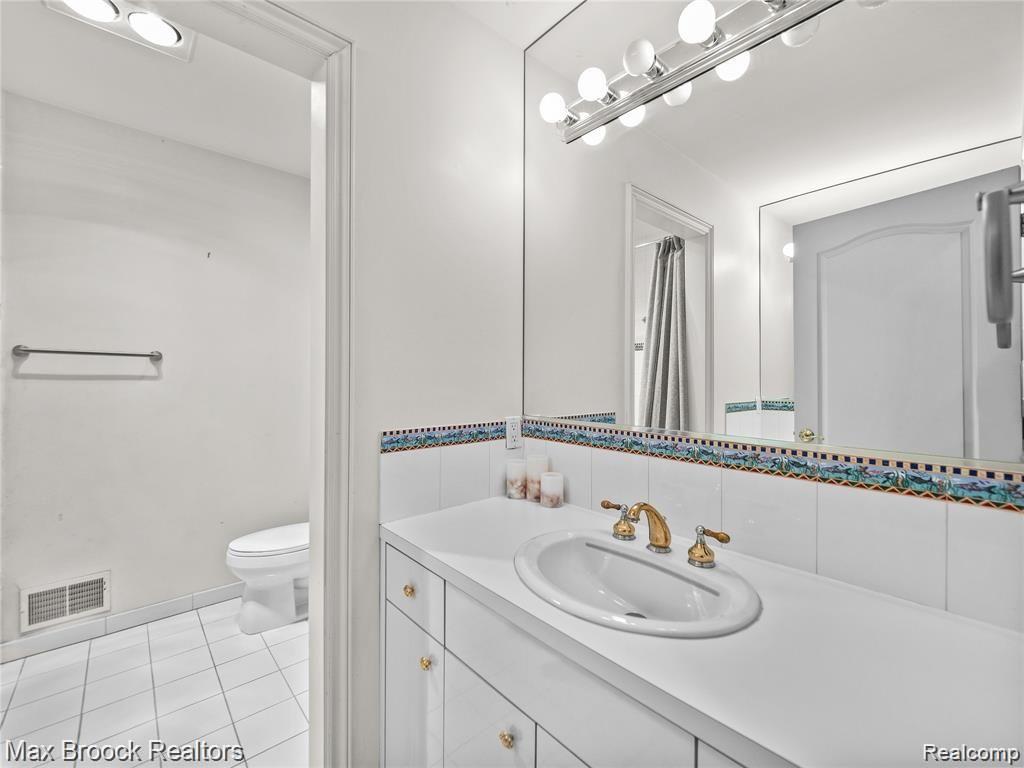 30591 Inkster Road Farmington, MI 48334 - Photo 55 of 73