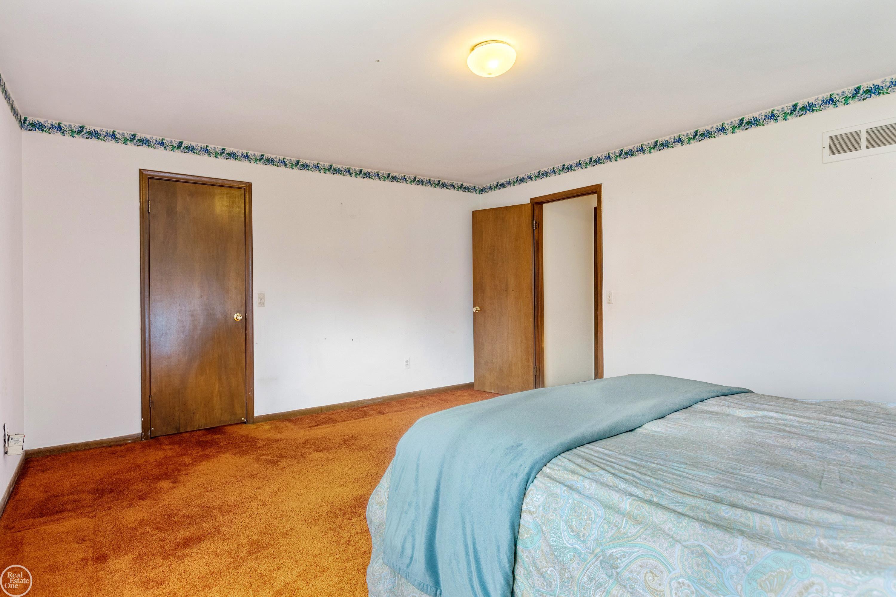 2837 Kilburn Court Rochester, MI 48306 - Photo 43 of 47 50099262-42.JPG