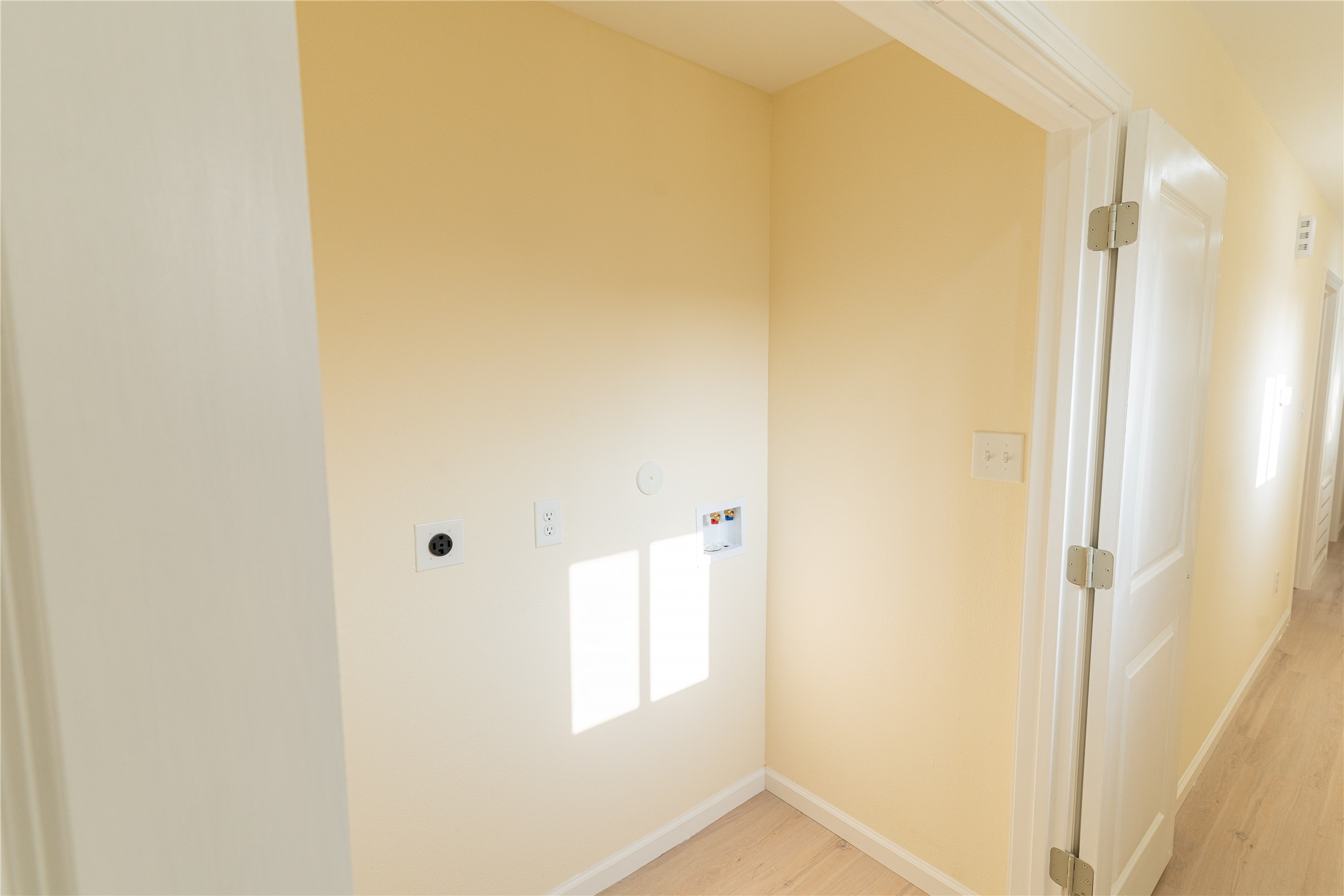 4425 7th Street Bacliff, TX 77518 - Photo 8 of 16 a bathroom with a bathtub