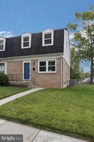 a house that has a yard