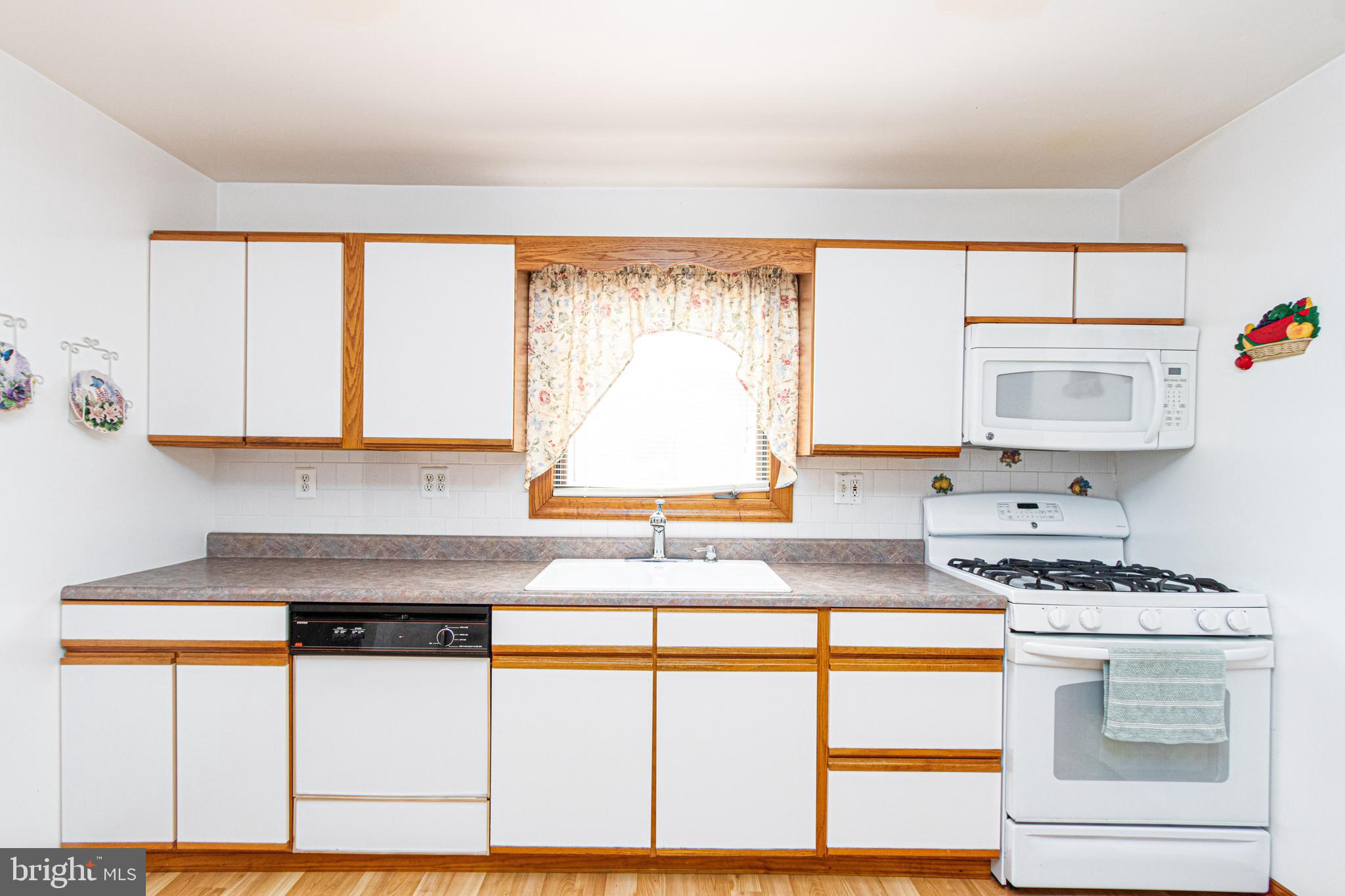 1834 Kitty Hawk Road Essex, MD 21221 - Photo 18 of 103 Kitchen