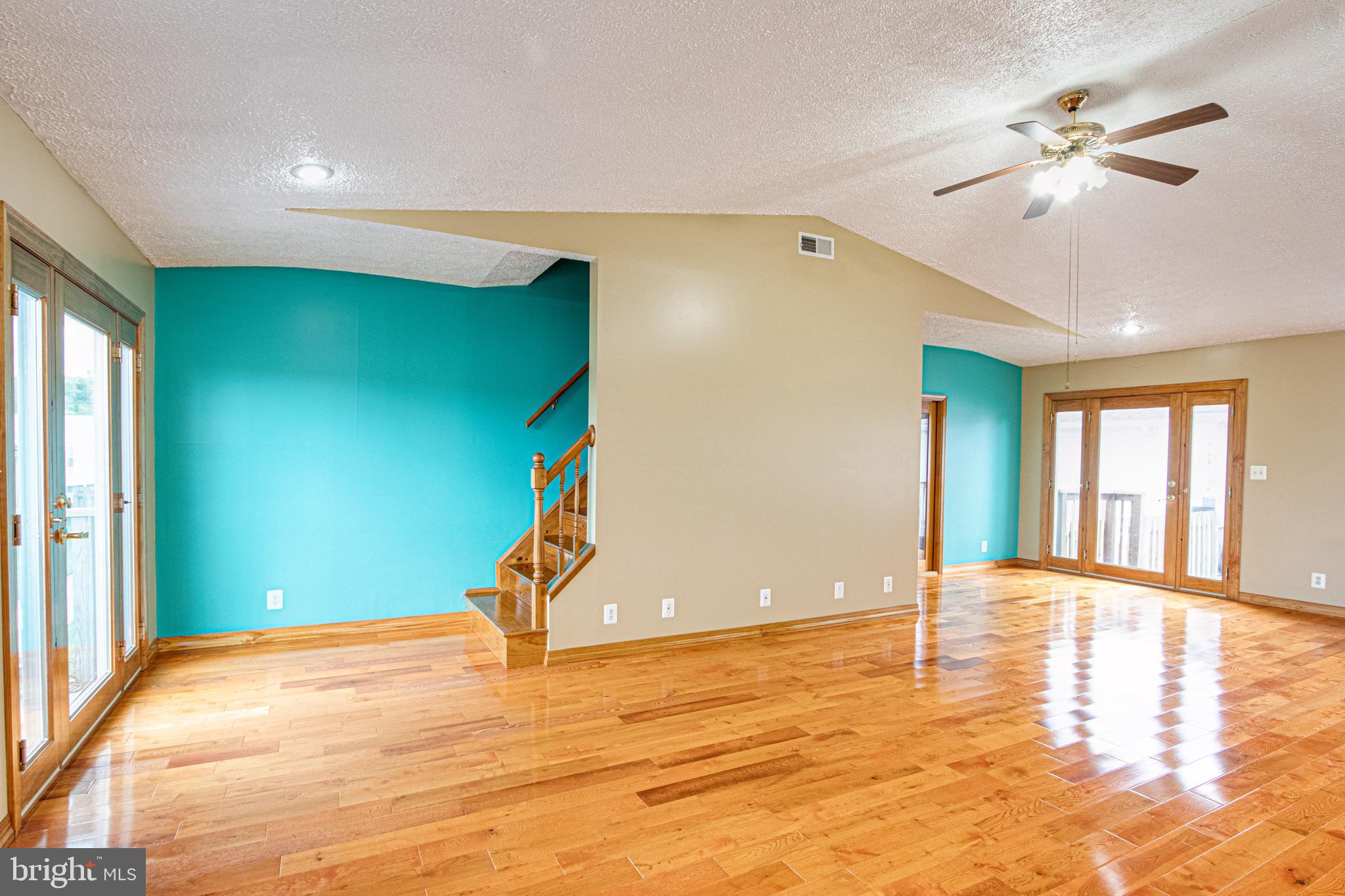 1834 Kitty Hawk Road Essex, MD 21221 - Photo 27 of 103 Living Room