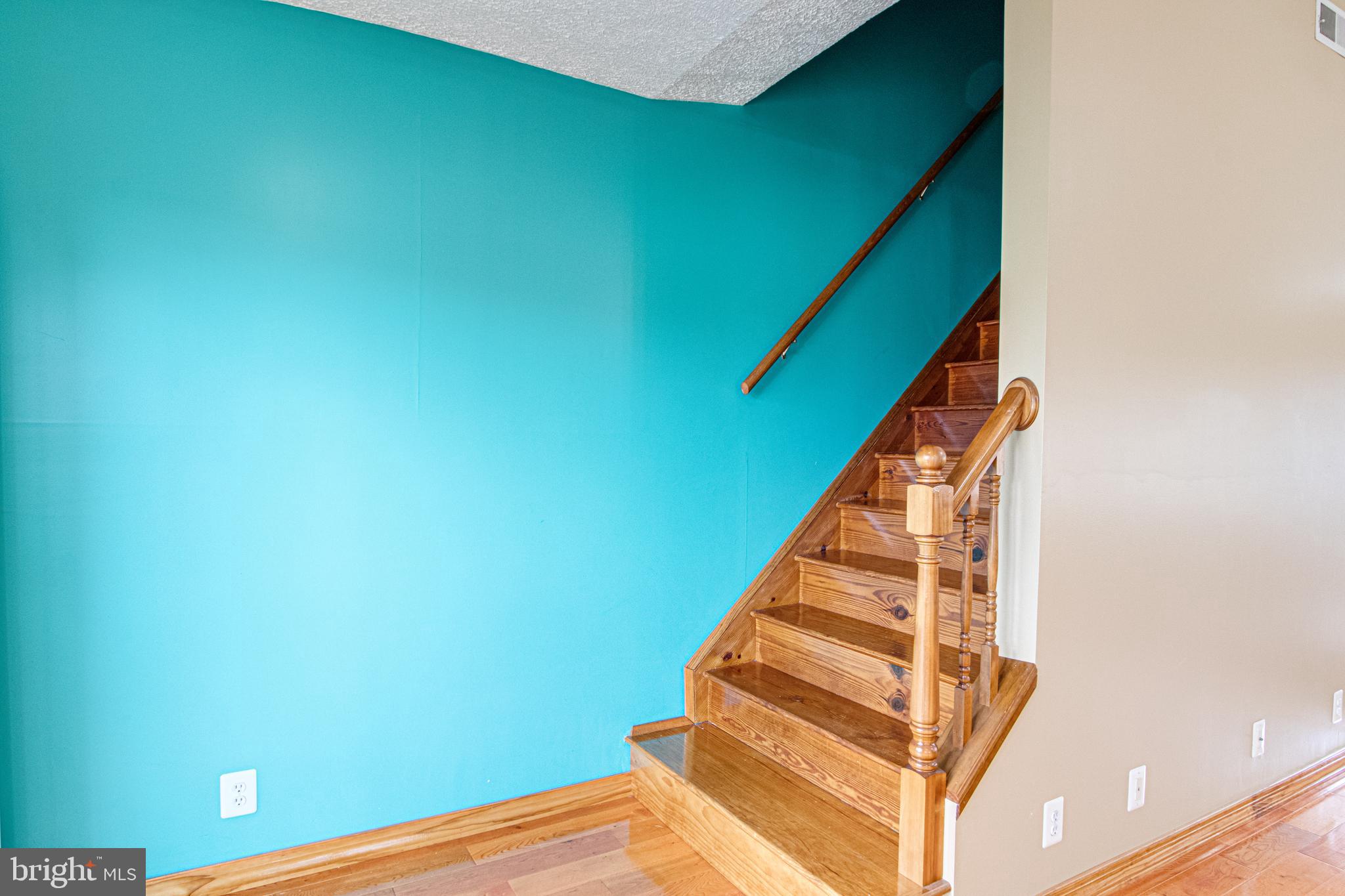 1834 Kitty Hawk Road Essex, MD 21221 - Photo 29 of 103 Stairs