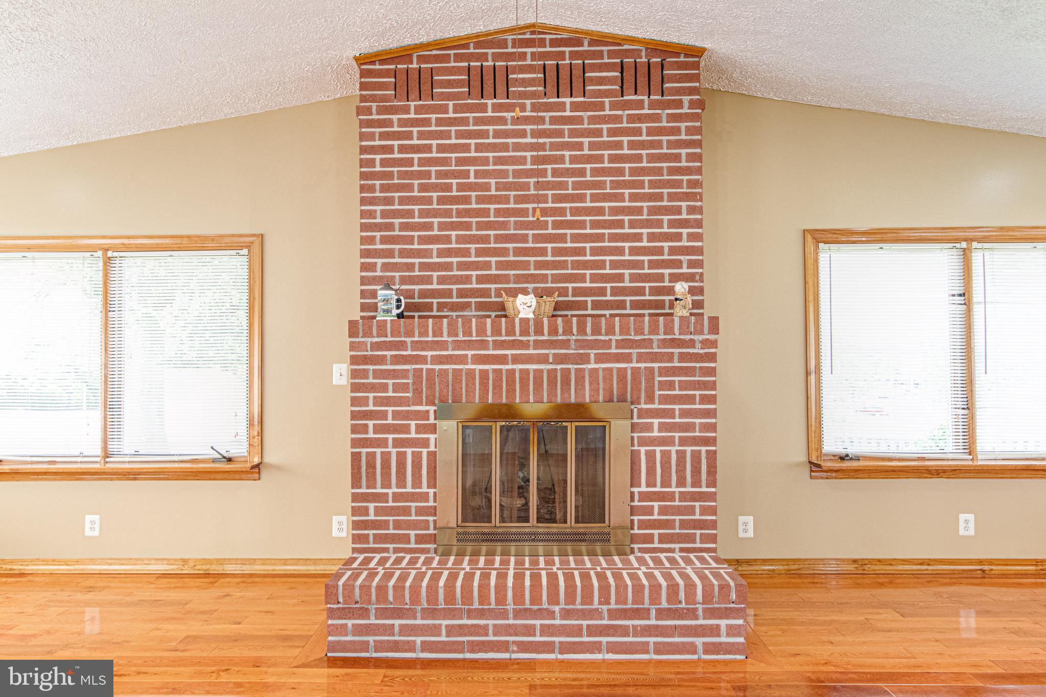 1834 Kitty Hawk Road Essex, MD 21221 - Photo 7 of 103 Living Room