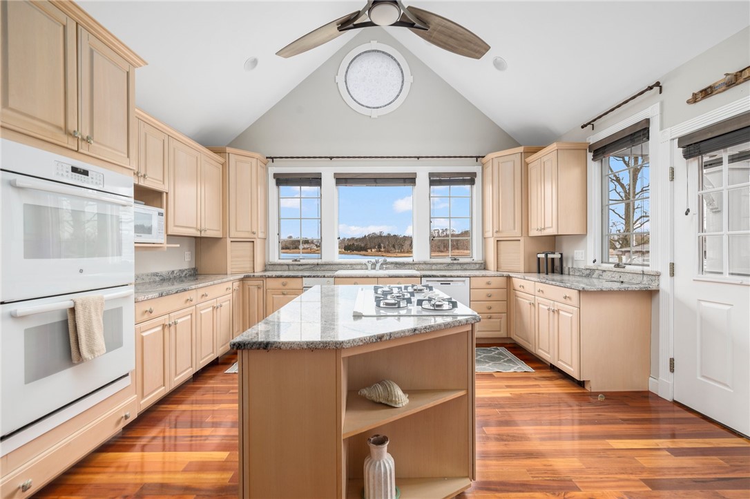 127 Adams Point Road Barrington, RI 02806 - Photo 18 of 50