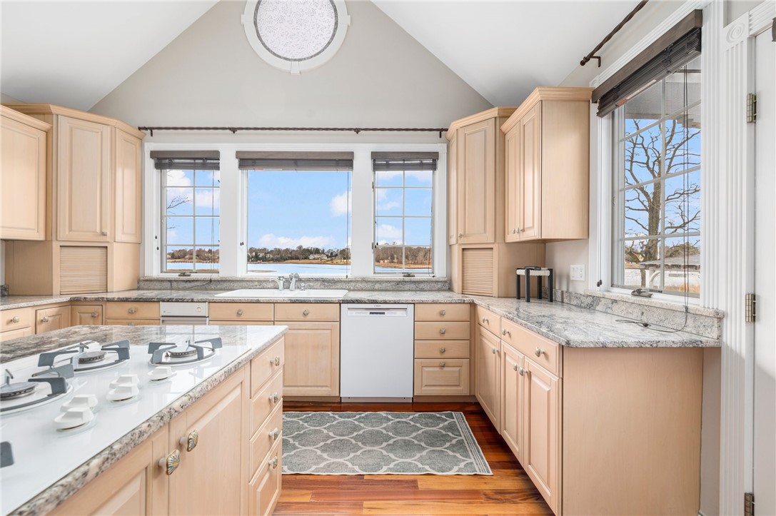 127 Adams Point Road Barrington, RI 02806 - Photo 19 of 50