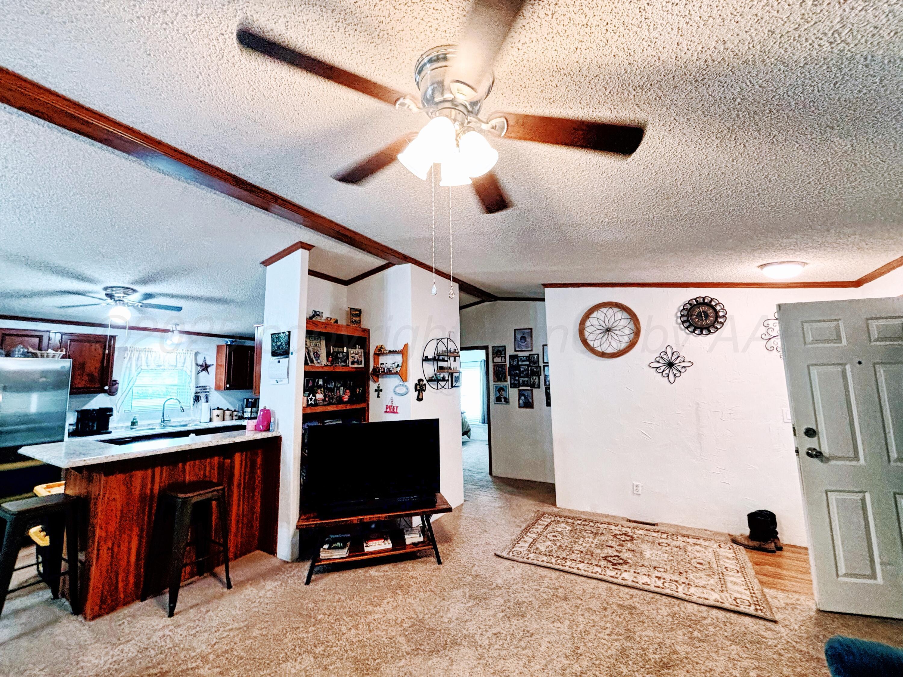 1010 South Baylor Street Perryton, TX 79070 - Photo 5 of 35 1010 S Baylor living room 2