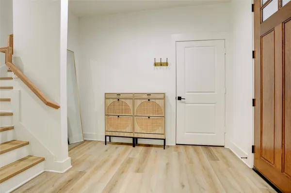 $2,800 | 2013 Cochran Street, Houston, TX 77009