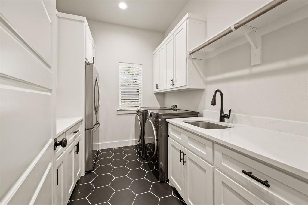 200 Clayton Crossing Springtown, TX 76082 - Photo 31 of 40 a kitchen with a sink stove and refrigerator