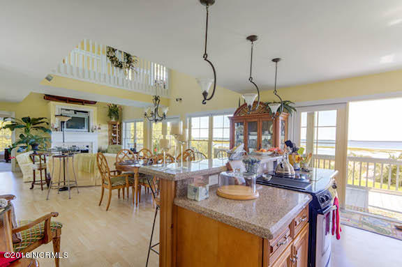 404 Perkins Road Beaufort, NC 28516 - Photo 26 of 40 Kitchen/Dining/Living room