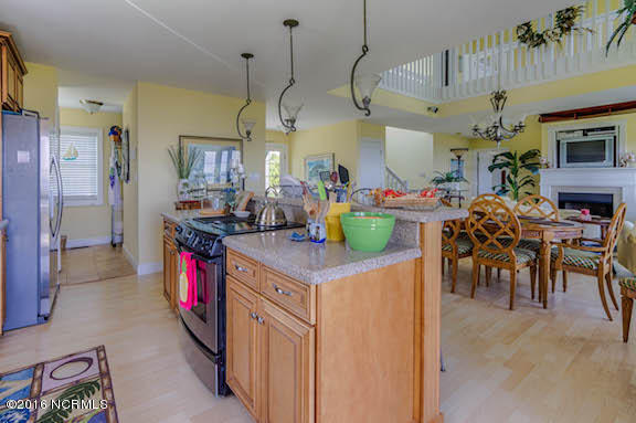 404 Perkins Road Beaufort, NC 28516 - Photo 29 of 40 Kitchen/Dining