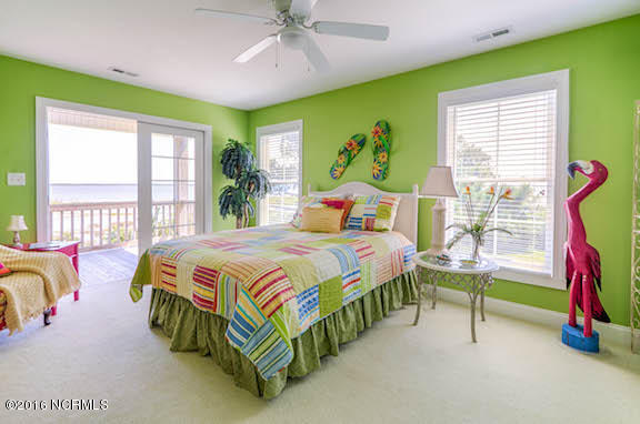 404 Perkins Road Beaufort, NC 28516 - Photo 33 of 40 Bedroom