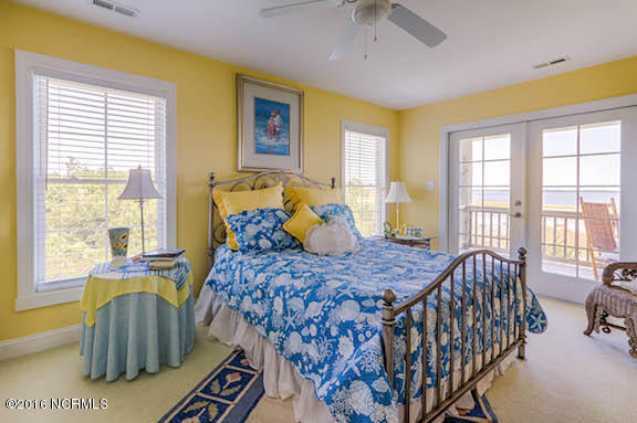 404 Perkins Road Beaufort, NC 28516 - Photo 37 of 40 Bedroom