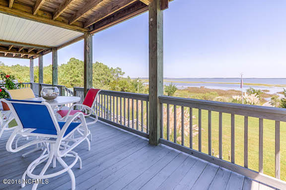 404 Perkins Road Beaufort, NC 28516 - Photo 8 of 40 View of Vendanda/Deck