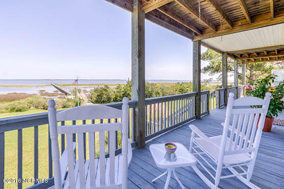404 Perkins Road Beaufort, NC 28516 - Photo 9 of 40 Veranda/Deck