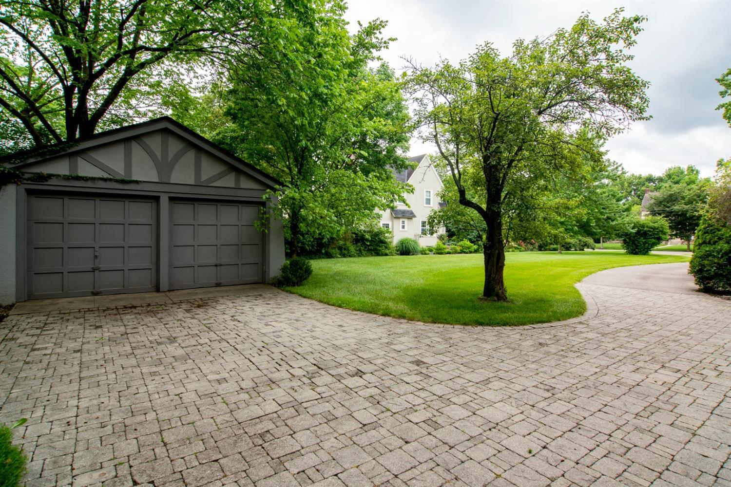 612 Springfield Pike Wyoming, OH 45215 - Photo 9 of 42