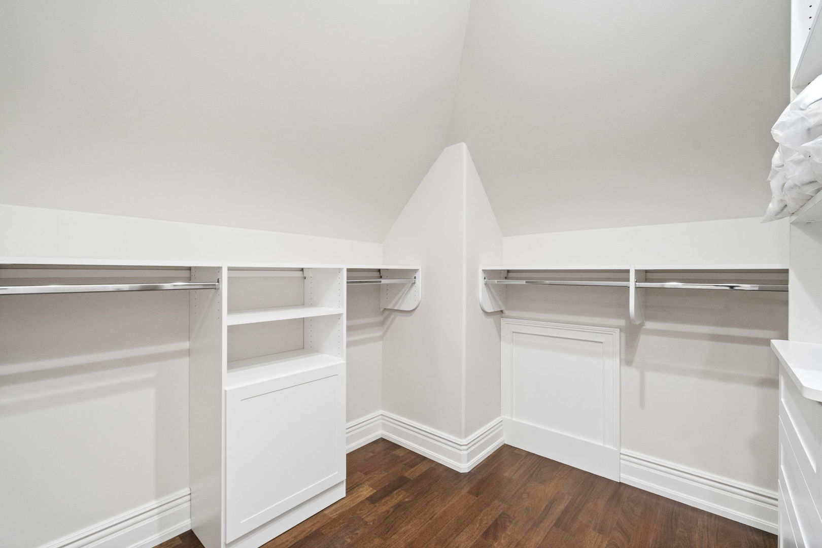6403 South Garfield Street Burr Ridge, IL 60527 - Photo 50 of 95 a view of an empty walk in closet