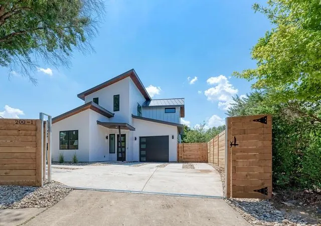 $989,999 | 200 Tillery Square, Unit 1, Austin, TX 78702